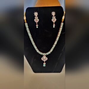 Elegant Gold and Mint colored Jewelry Set